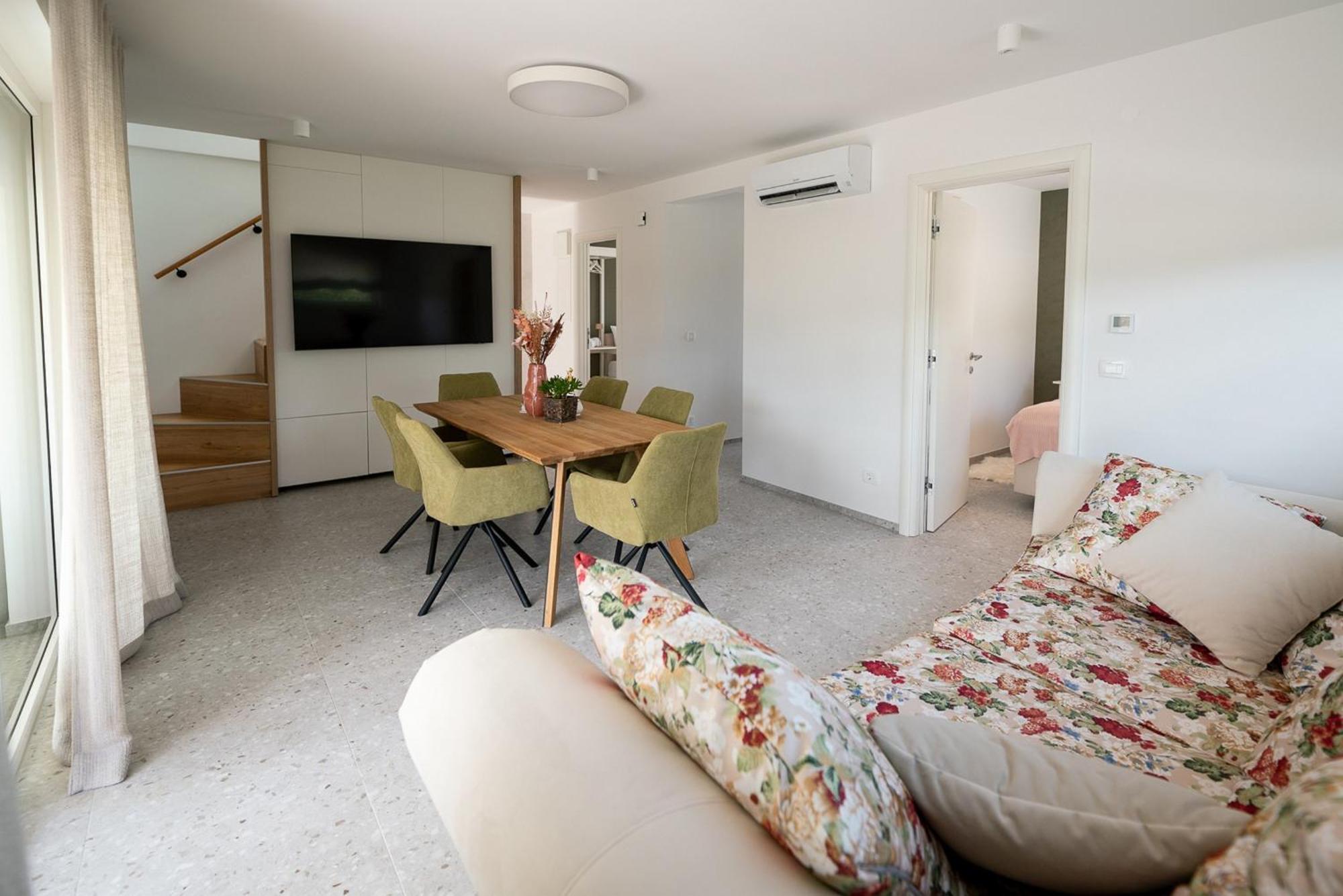 Apartments Kras 24 With Pool Сезана Экстерьер фото